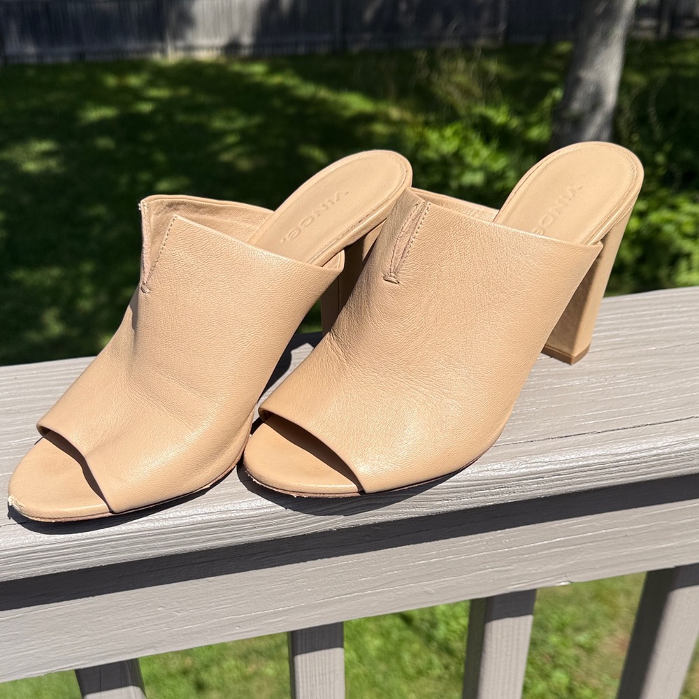Vince. Genuine Leather Beige Mules